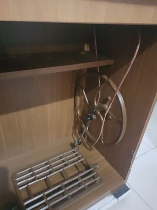 Antigua máquina de coser ALFA con mueble.