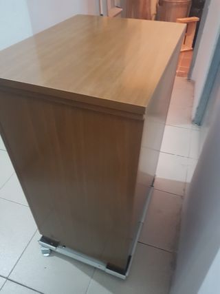 Antigua máquina de coser ALFA con mueble.