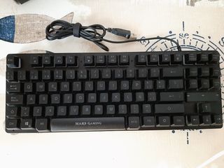 Teclado mecánico retroiluminado + ratón gaming