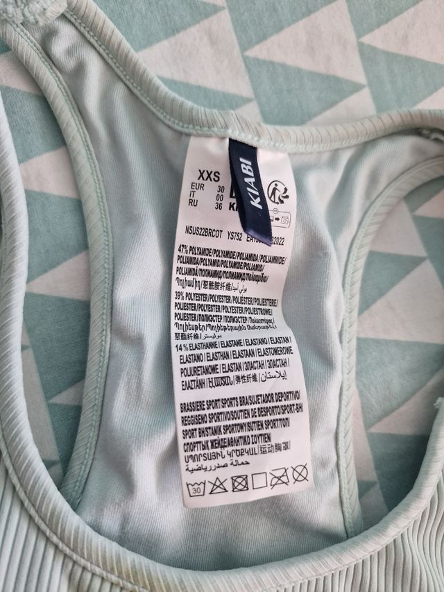 Tops deportivos sin estrenar