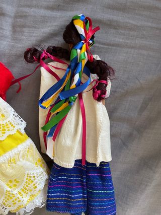 Muñecas tipo Barbie vestidos tradicion