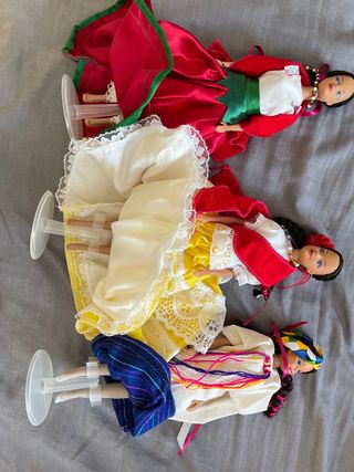 Muñecas tipo Barbie vestidos tradicion
