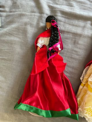 Muñecas tipo Barbie vestidos tradicion