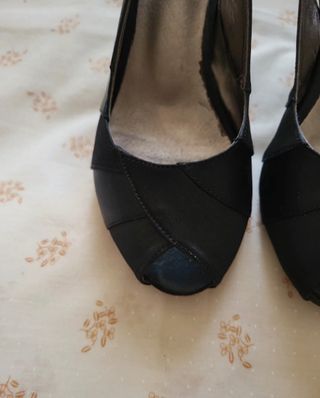 Zapatos de tacón abiertos negros