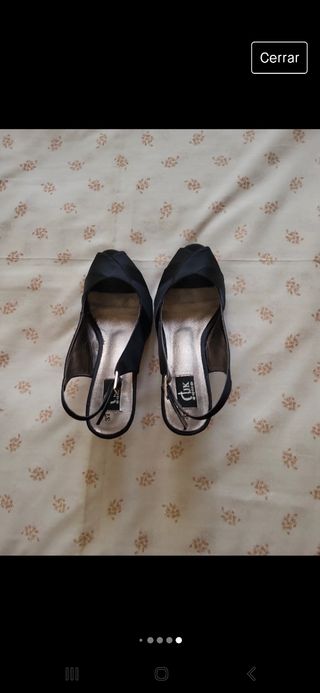 Zapatos de tacón abiertos negros