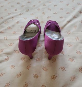 Zapatos de tacón abiertos morados