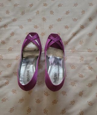 Zapatos de tacón abiertos morados
