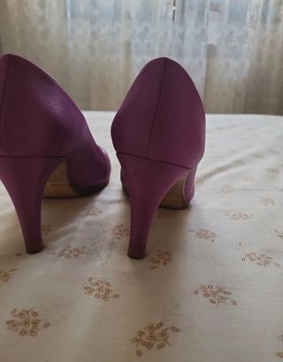 Zapatos de tacón abiertos morados