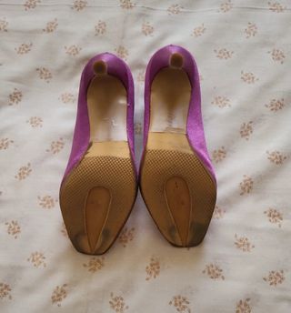 Zapatos de tacón abiertos morados