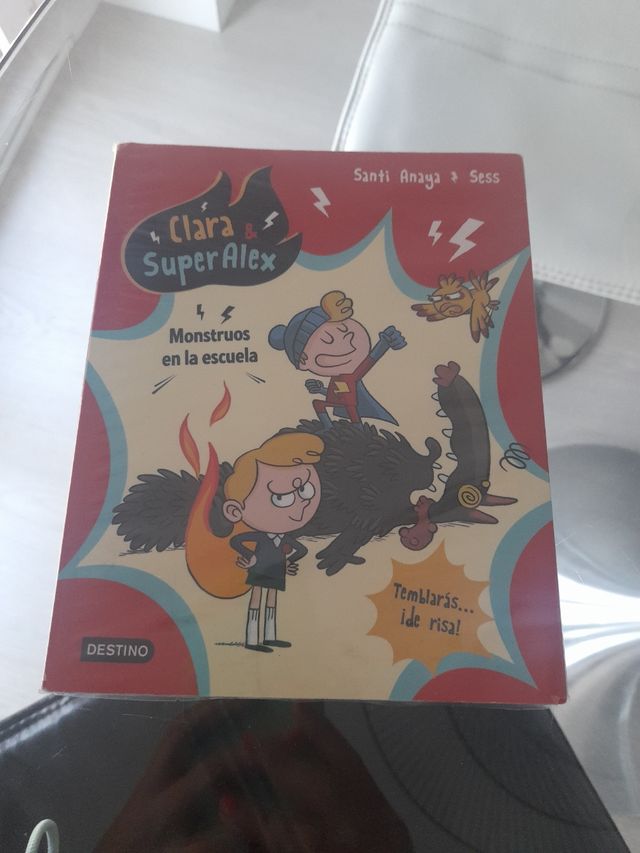 LIBRO Clara y SuperAlex