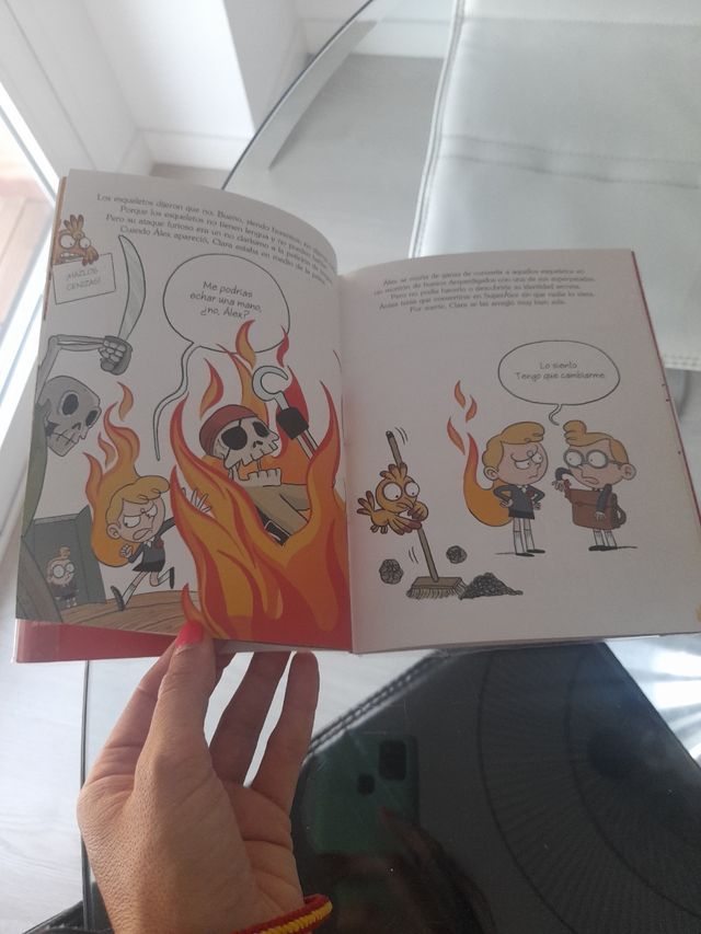 LIBRO Clara y SuperAlex