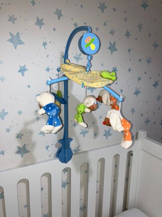 Móvil colgante musical para cuna