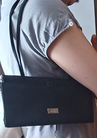 Bolso negro marca Mango