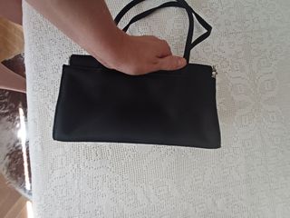 Bolso negro marca Mango