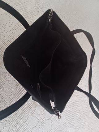 Bolso negro marca Mango