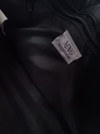 Bolso negro marca Mango