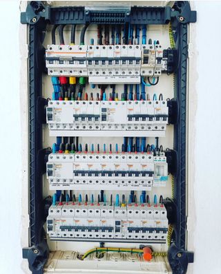 Electricista, Antenas, Porteros automáticos