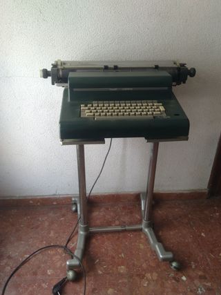Máquina de escribir eléctrica Olivetti Lexicón 90