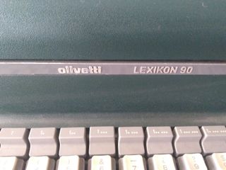 Máquina de escribir eléctrica Olivetti Lexicón 90