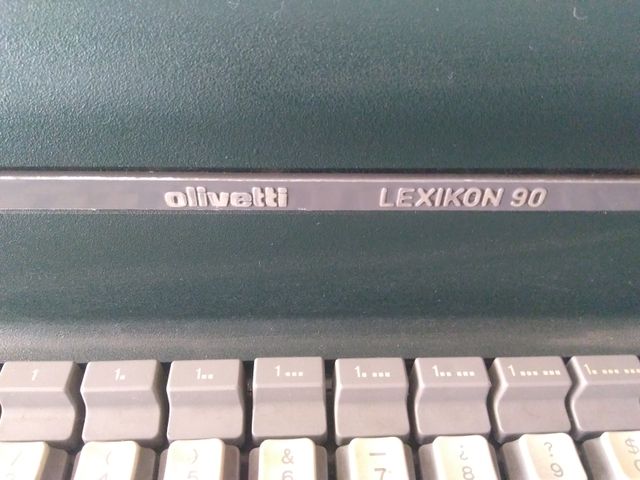 Máquina de escribir eléctrica Olivetti Lexicón 90