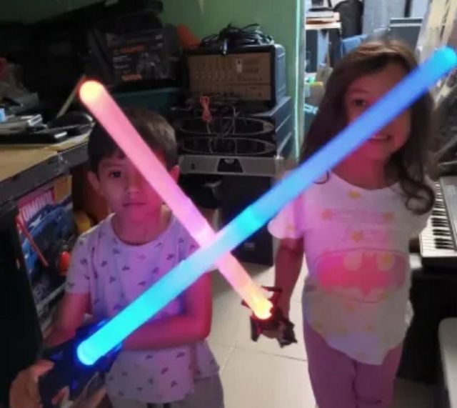 Espada JEDI StarWars JUGUETE LUZ NIÑO FUENGIROLA