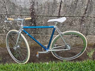 Bicicleta antigua resturada