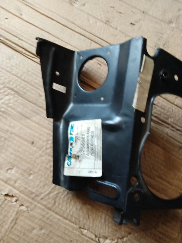 Alojamiento de Faro Izquierdo De Renault Express 