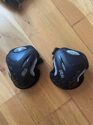 Coderas, rodilleras y guantes FILA.