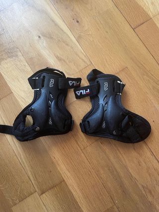 Coderas, rodilleras y guantes FILA.