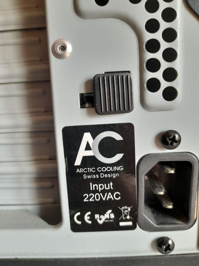 Caja / Carcasa para PC con reproductor Cd's