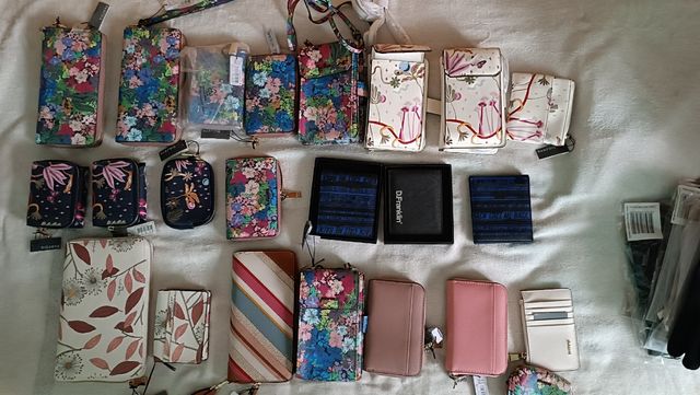 Carteras lote 23 unidades 160€