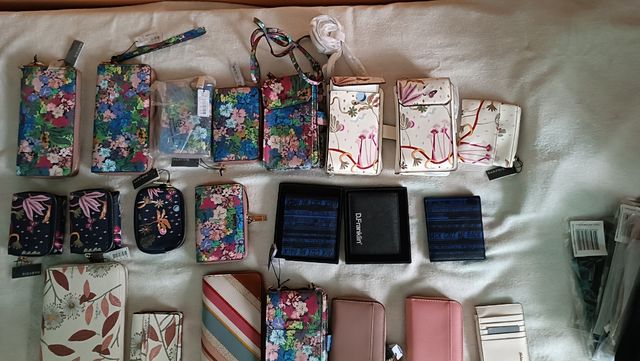 Carteras lote 23 unidades 160€