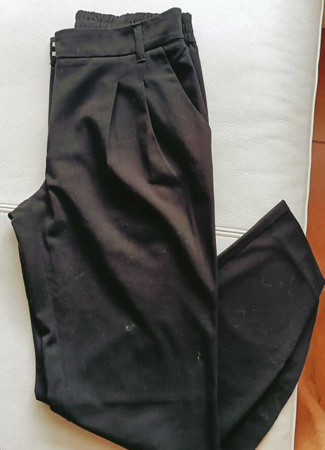 3 PANTALONES ; DOS NEGRO Y OTRO GRIS