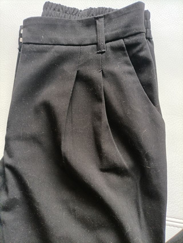 3 PANTALONES ; DOS NEGRO Y OTRO GRIS