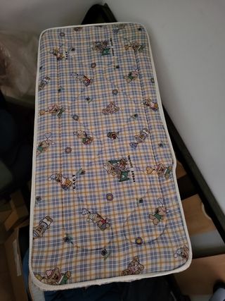 Cuna en buen estado con colchón incluido