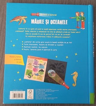 Libro en rumano con linterna