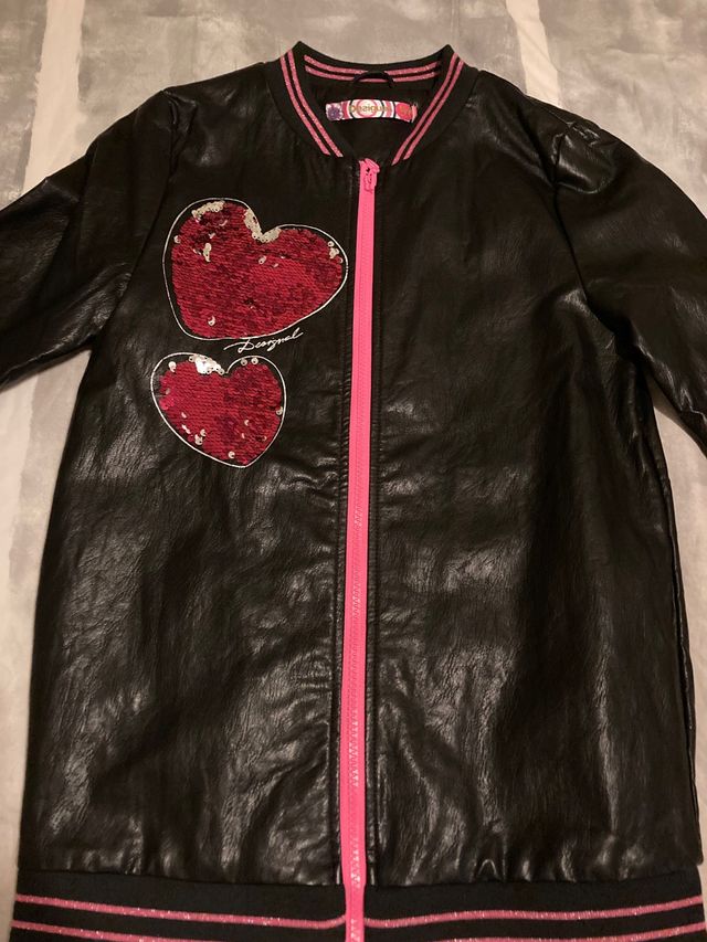 Se vende chaqueta de cuero Desigual
