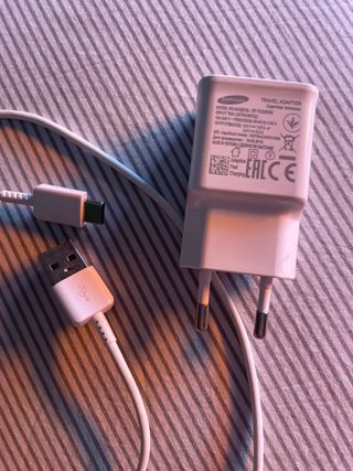 Cargador móvil clavija tipo C carga rápida