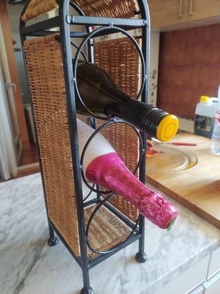 2 botelleros de forja y mimbre para vino, cava etc