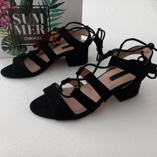 Sandalia tacón negra atada cuerdas T 38