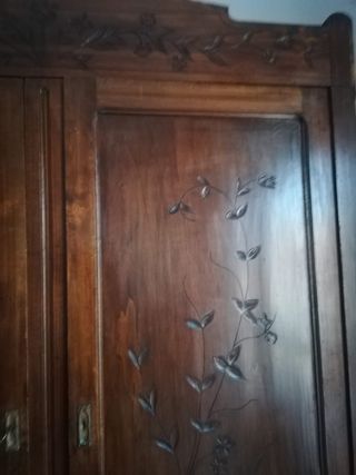 Armadio antico in legno