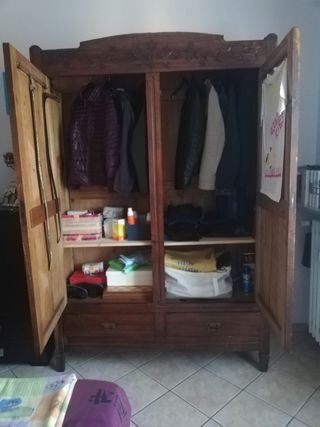 Armadio antico in legno