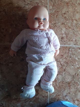 Muñeca Nenuco y kit de ducha