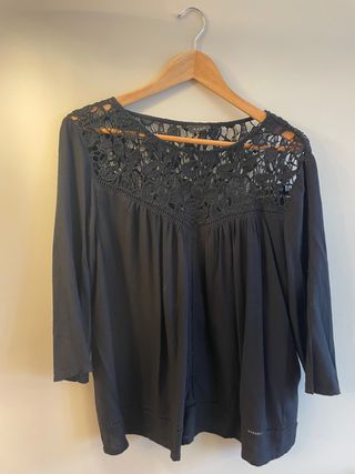 Blusa negra, talla L. Vila clotes.