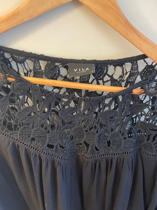 Blusa negra, talla L. Vila clotes.