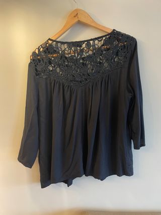 Blusa negra, talla L. Vila clotes.