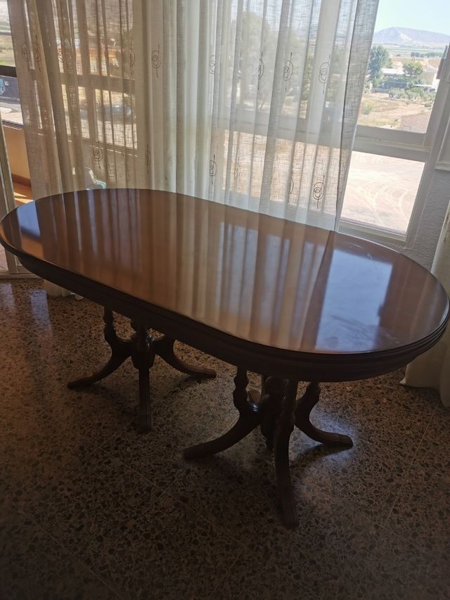 Mesa ovalada de comedor 