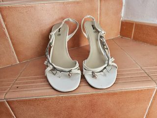 sandalias blancas