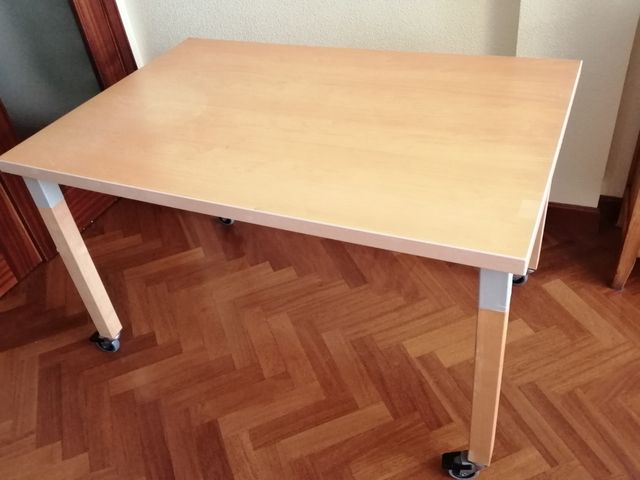 Mesa con ruedas trabajo o estudio