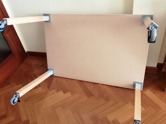 Mesa con ruedas trabajo o estudio